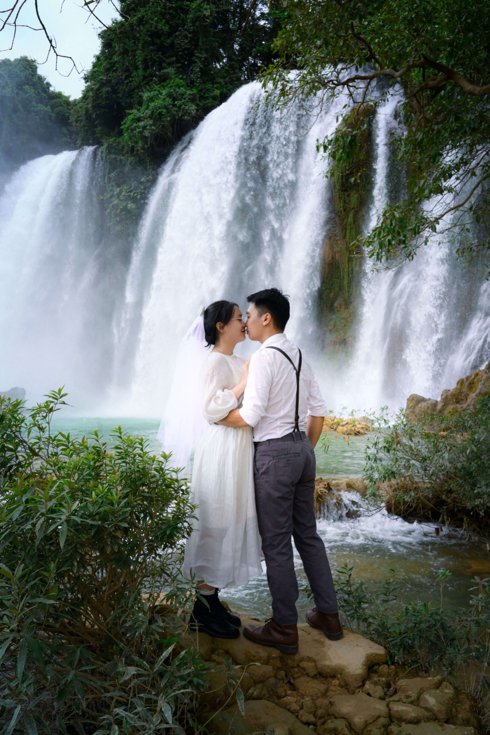Romantic Memories Saved: Intimate gvCouple Photoshoot Experiences Across Vietnam