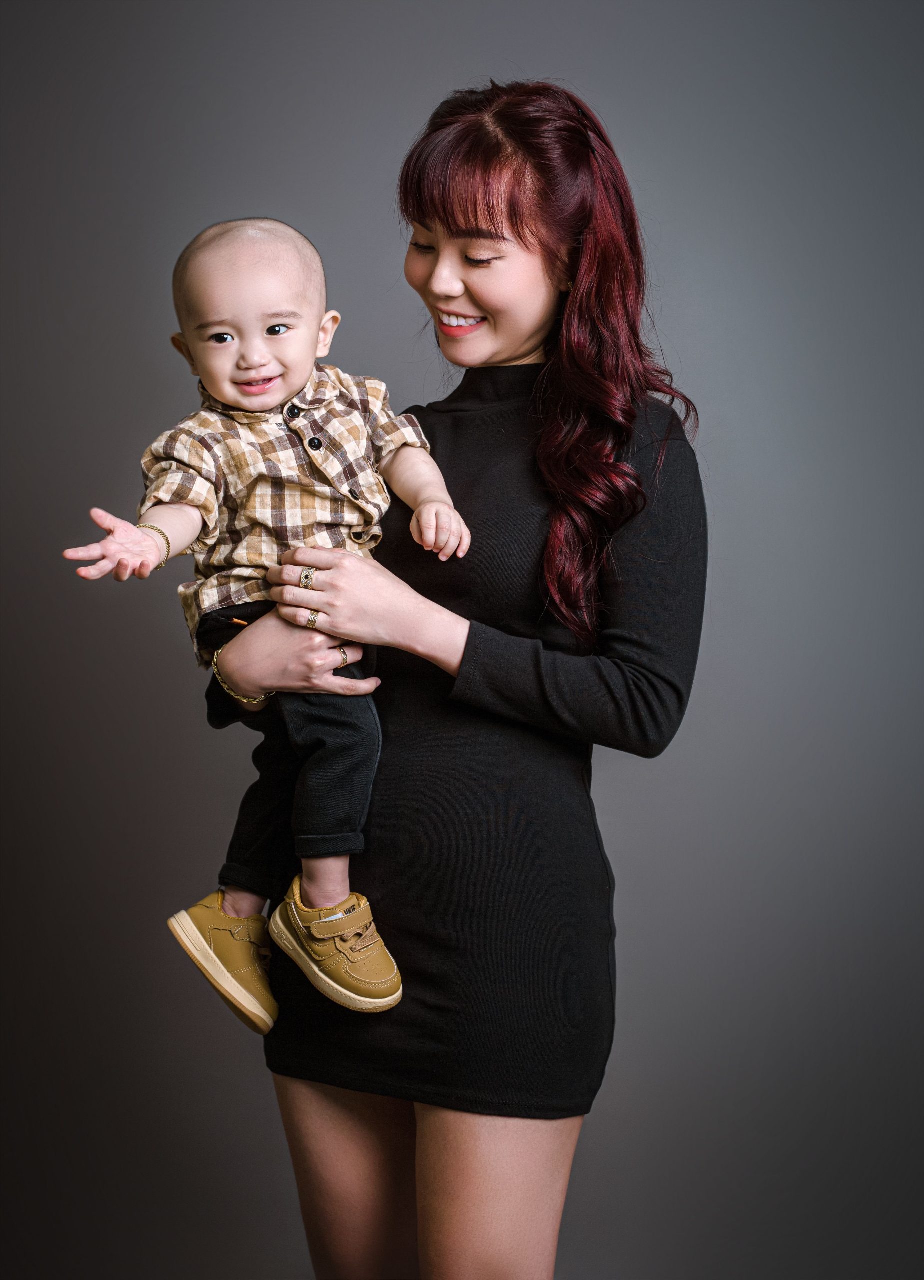 Cherished Family Connections: Heartwarming Family Photoshoot Services in Vietnam
