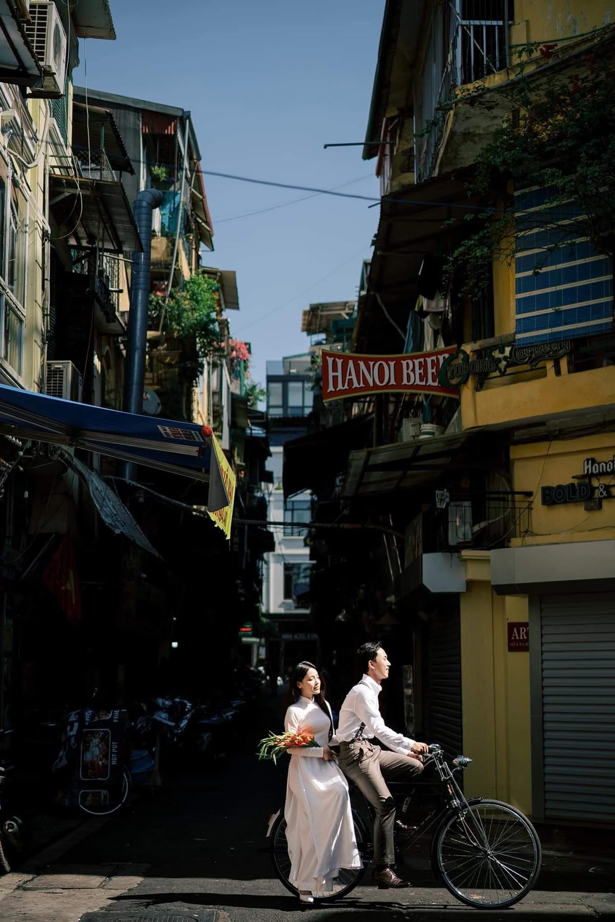 The Pulse of City Life: Expressive Street Photography Tours in Vietnam