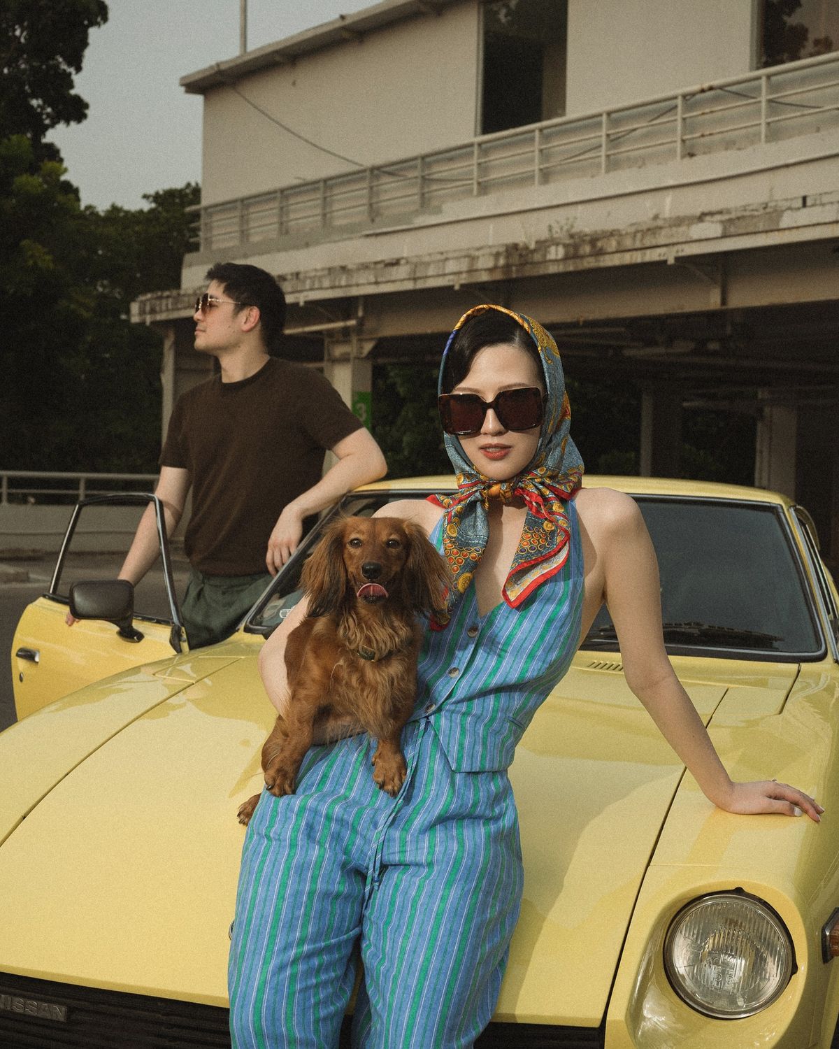 Classic Retro Charm: Stylish Vintage Car Photoshoot Concepts in Vietnam