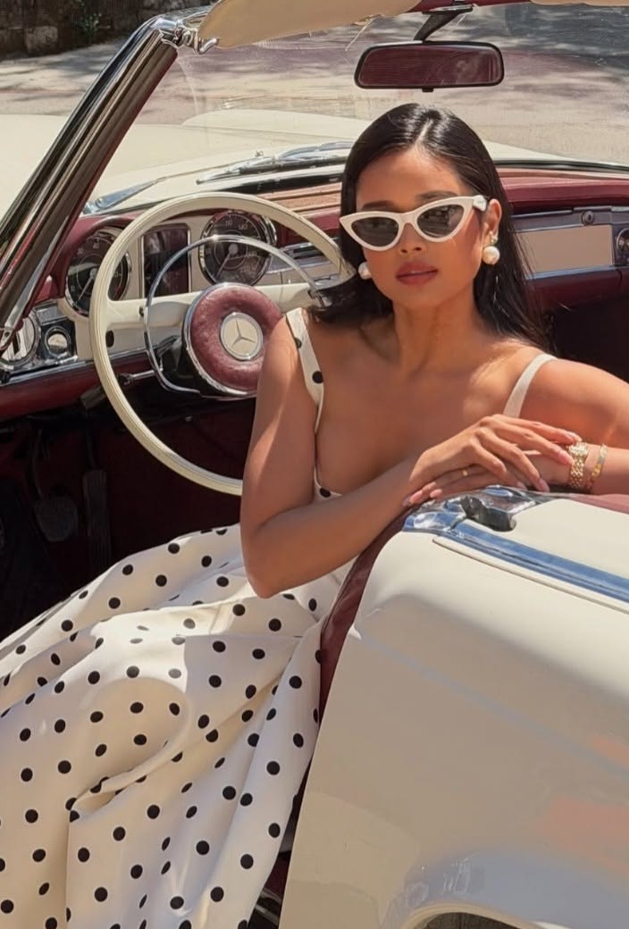 Classic Retro Charm: Stylish Vintage Car Photoshoot Concepts in Vietnam