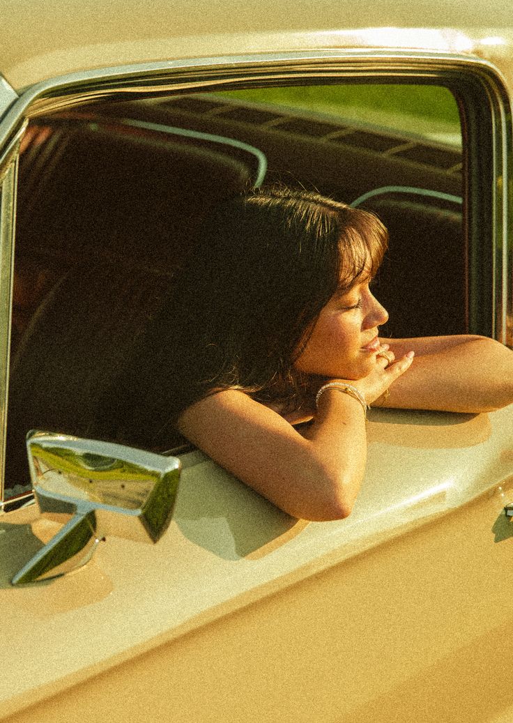 Classic Retro Charm: Stylish Vintage Car Photoshoot Concepts in Vietnam